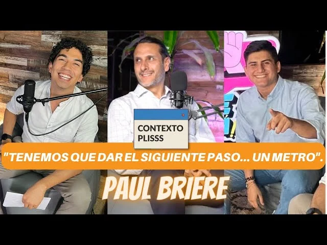 Paul Briere sonriente en entrevista para el podcast Contexto Plis
