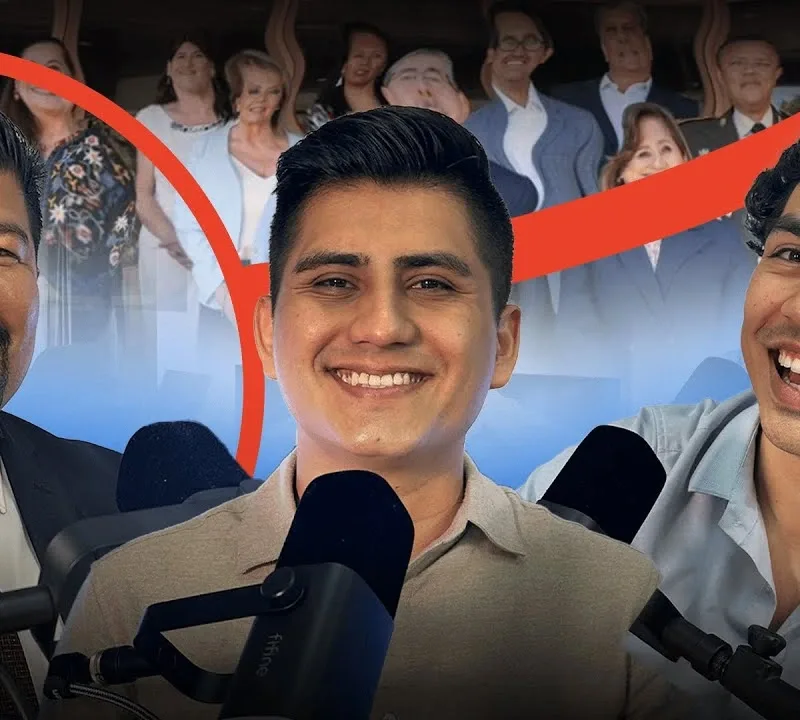 Abner Paredes en el podcast Contexto Plis hablando sobre juventud y participación ciudadana