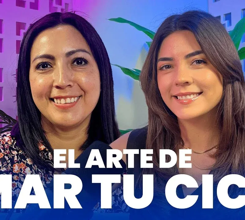 Paola San Martín y Rosana de León grabando episodio de Sincronexión sobre el ciclo menstrual femenino.
