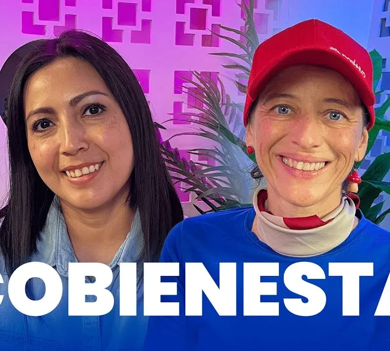 Jeanne Samayoa hablando sobre reciclaje y salud ambiental en el podcast sincron exión.